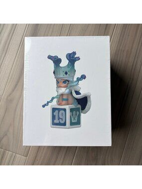 Pop Mart Molly 19th Anniversary Silver Lining Figure